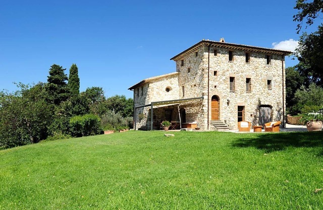 Historisches Olive Estate Manor mit unendlichem Panorama und etruskischen Höhlen, 1 Std. Von R