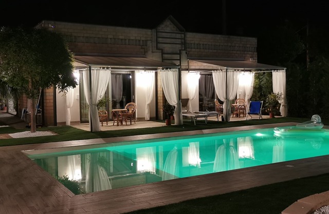 Exclusive Villa with Private Pool Sleeps 12 - 6 Rooms