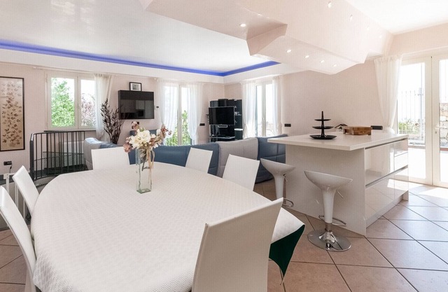 Exclusive villa with outdoor pool and private spa with hot tub, piss
