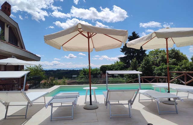 Exclusive villa with pool in the Roero countryside
