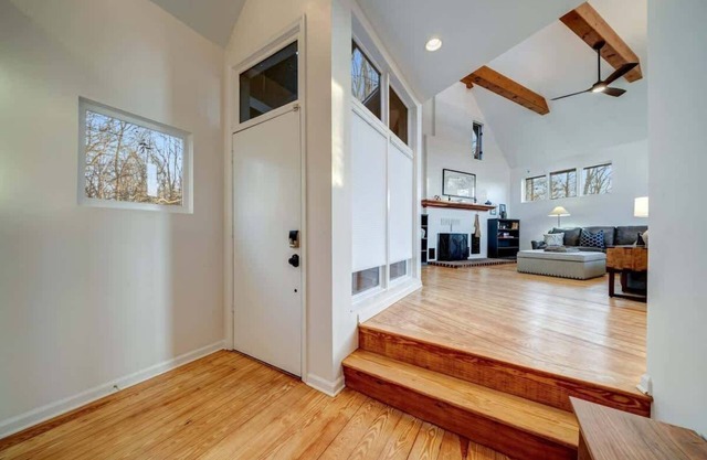 Exclusive Wooded Chalet w/ Magnificent River Views