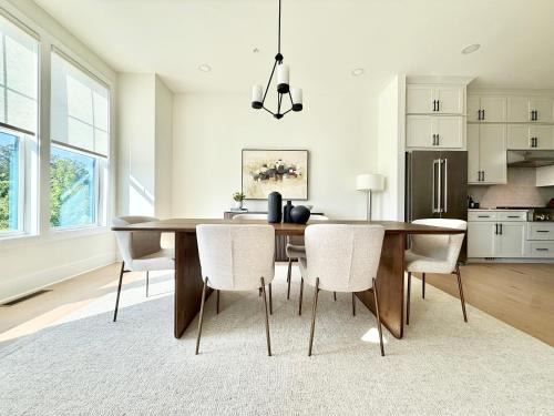 Executive 3BR Townhome Rooftop & Elevator Near Avalon