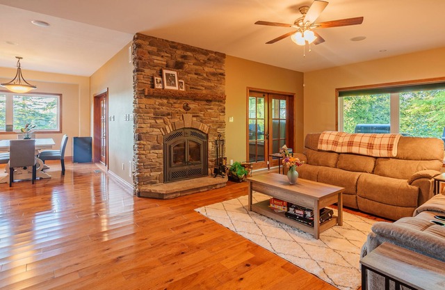 Executive 4 Season Lake House