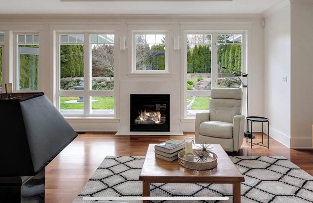 Executive Bungalow - 40 mins from Victoria and Nanaimo. BC