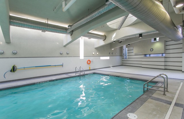 Executive Condo 3 beds 2 separate baths ac parking