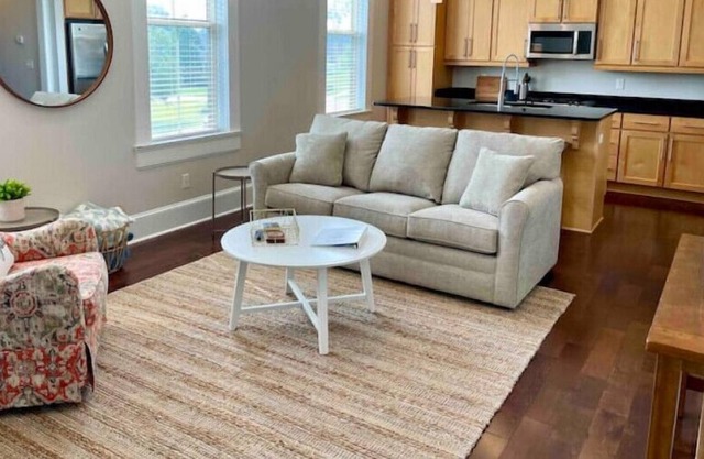 Executive Condo - King Bed & Garage