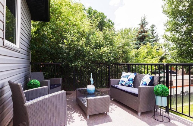 *Executive Home* Long Stays - Garage - WiFi & NFLX