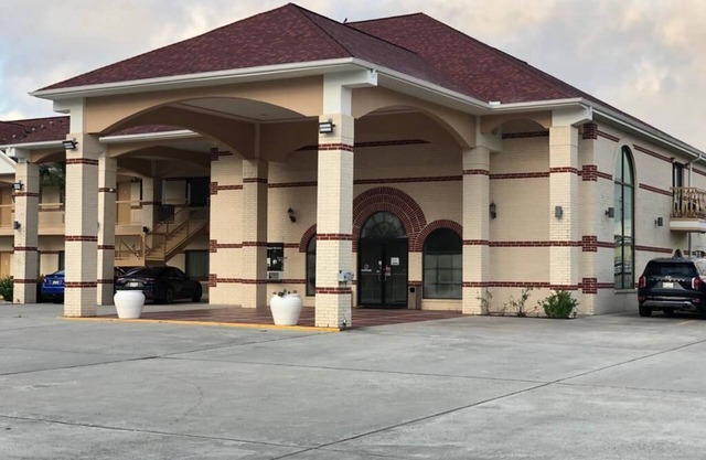 Executive Inn And Suites