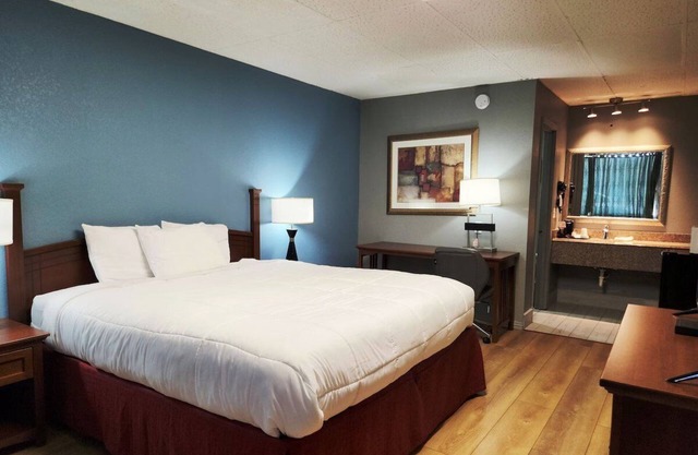 Executive Inn By OYO Queenville Mena