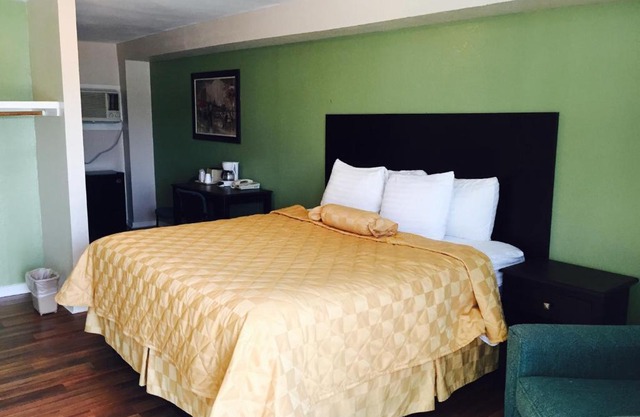 Executive Inn & Kitchenette Suites-Eagle Pass