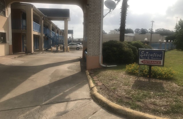 Executive Inn & Suites