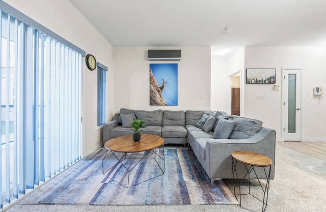 Executive| King Bed Suite/Monthly Rentals