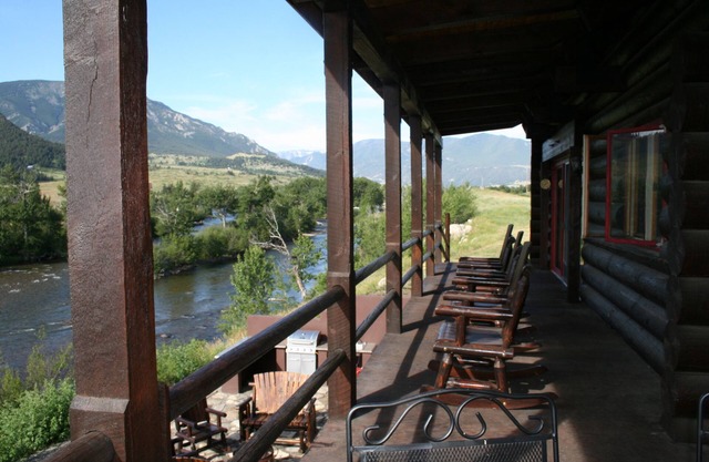 Executive Lodge -1 Meile Stillwater River-Two Rivers Lodge-Montana Fliegenfischen