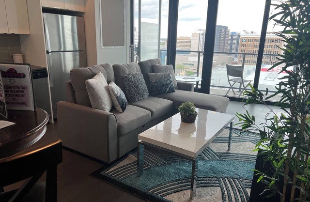 Executive Luxury 2 bed Spacious Downtown WIFI laundry