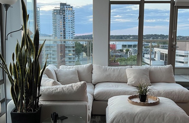Executive Luxury Suite - Everything's Just Down The Street Suite!