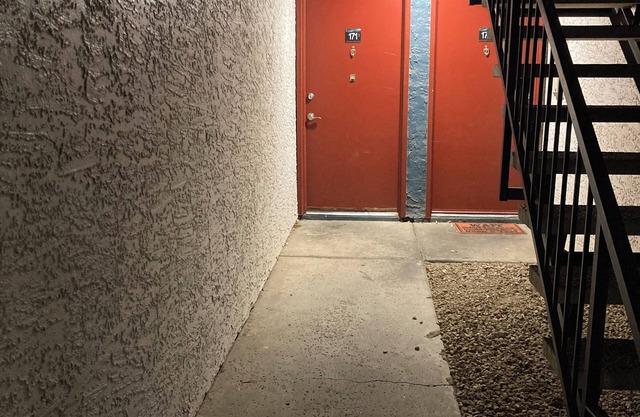 Executive one bedroom, close to all fun, food and drink. Great location!!