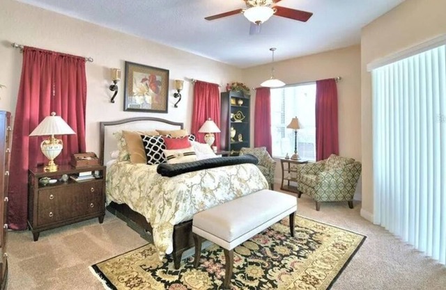 EXECUTIVE POOL HOME PERFECT FOR ENTERTAINING IN BETWEEN TAMPA AND ORLANDO