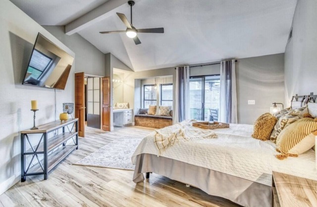 Executive Rental, open floor plan, 3 bdr, 2 bath, office and pool.