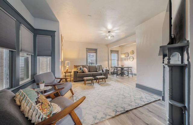 Executive Retreat: Furnished, Yard, Parking and Blocks From Downtown Appleton