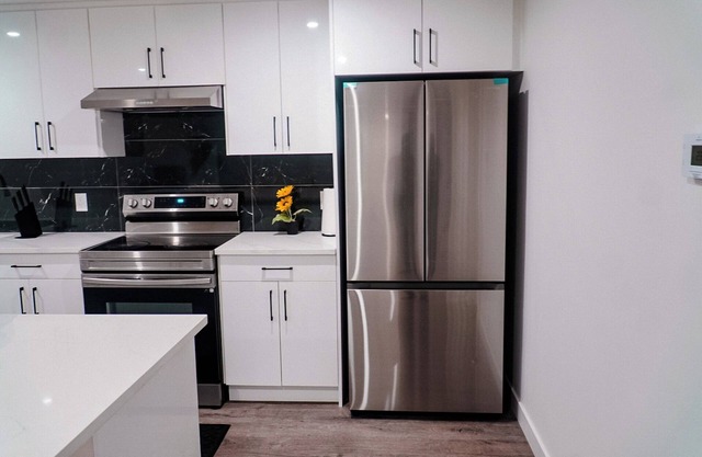 Executive , Serene, Beautiful 2 bedroom Basement Apartment