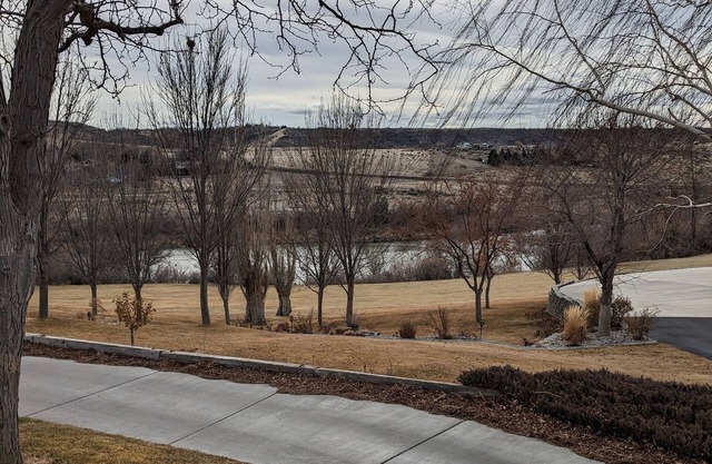 Executive Stay, Golf, Fish, Hike, Walk, Spacious Home, Quiet and Peaceful
