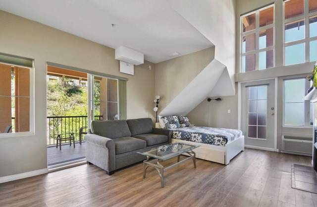 Executive Studio With Vaulted Ceilings - 314B