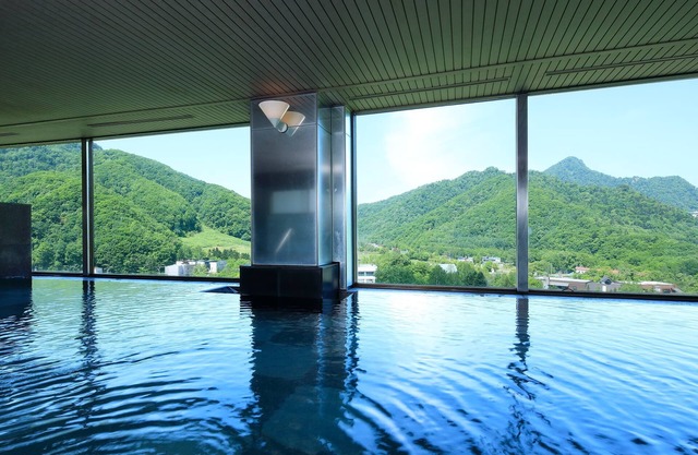 EXECUTIVE SUITE SUIREI