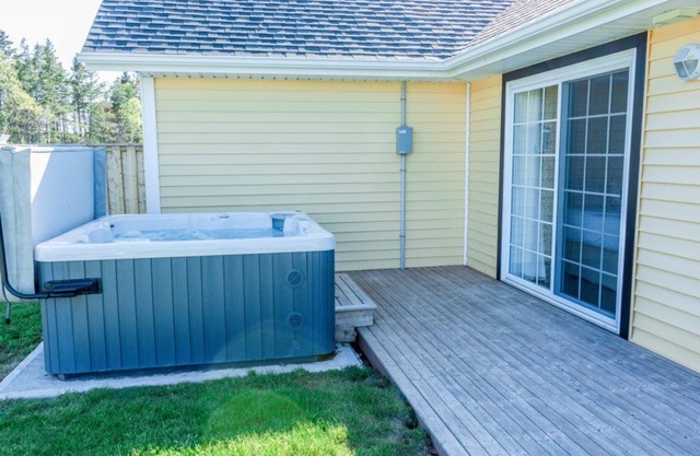 Executive suite with outdoor hot tub and fire pit | Golf View, close to pool