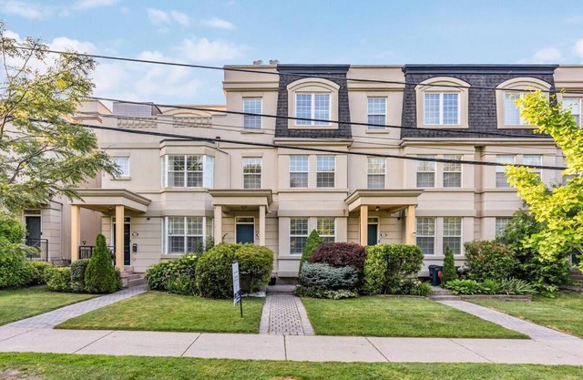 Executive Townhome, Bridal Path, Shops at Don Mills