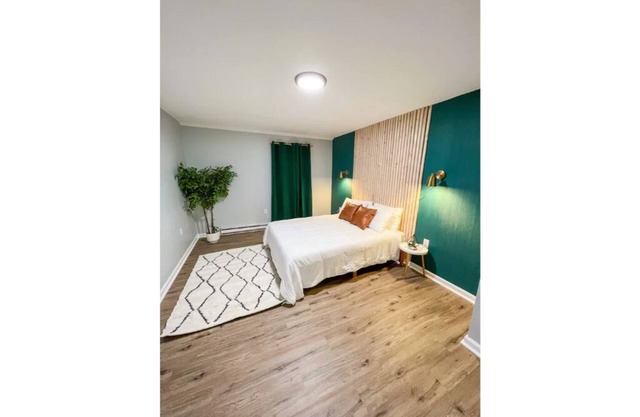 Exhilarating Emerald & Gold Apt! No cleaning fee