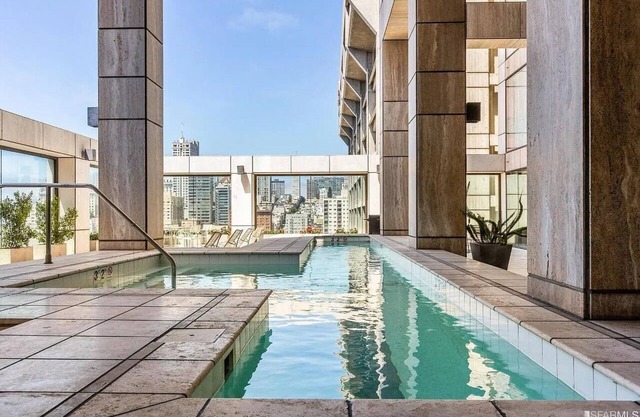 Exlusive Executive Pentrouse style 1800sf Condo with 6000sf deck