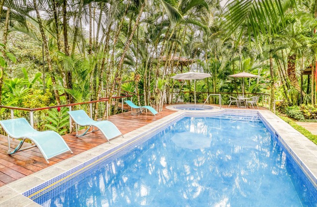 Exotisches und einladendes Haus mit privatem Pool, Blick auf den Garten und umgeben von Natur!