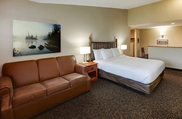 Expanded King in Stoney Creek Peoria! Living Room with Sofa Sleeper