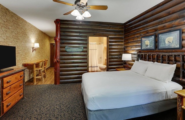 Expanded Queen with Kitchen & Closet! Stoney Creek Columbia | 2 Units