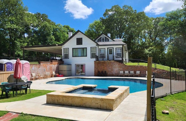Exclusive & Privacy 10-Bedroom Estate Compound with Pool and Hot Tub