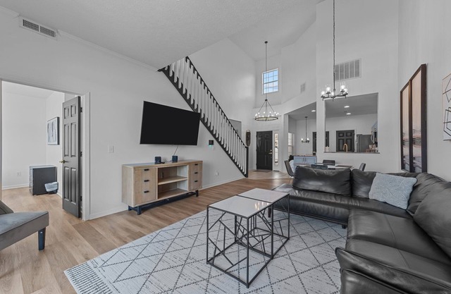 "Expansive 3-bedroom Golf Villa for 12 at renowned Legends Golf Course."