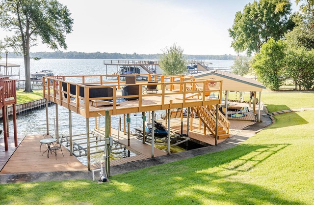 Expansive Lake House with separate studio apartment