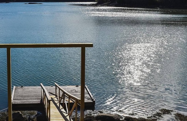 Expansive Midcentury Damariscotta River home