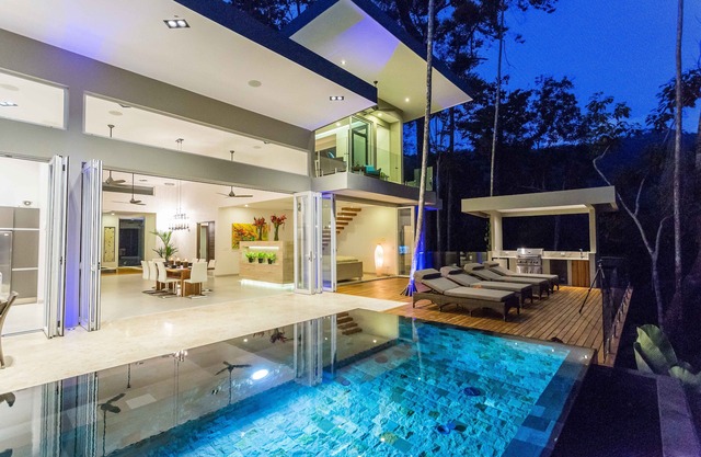 BRANDNEU Exotic White Water View Residence, Luxusurlaub gefunden!