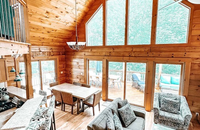 Sehr geeignet für mehrere Familien, Zugang zum Strand, um Sebago Lake, Dock, New Log Home!