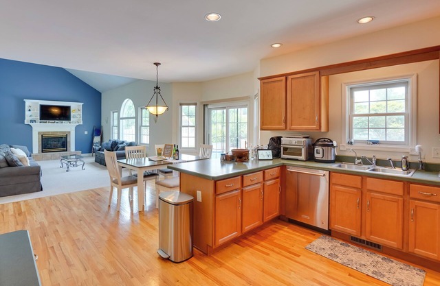 Expansive Upstate Home w/ Home Theater!