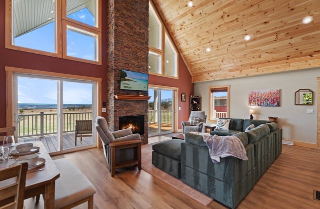 Expansive Vistas Await!