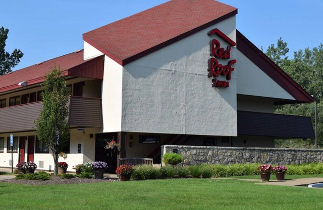 Experience a Weekend of Fun! Pet-friendly, FREE Parking, Near Glen Falls!