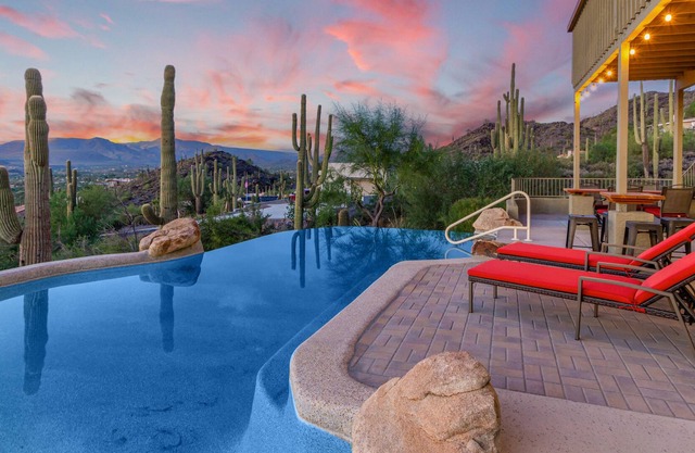 Experience Black Mountain Bliss: A Mountainside Retreat! Monthly bookings