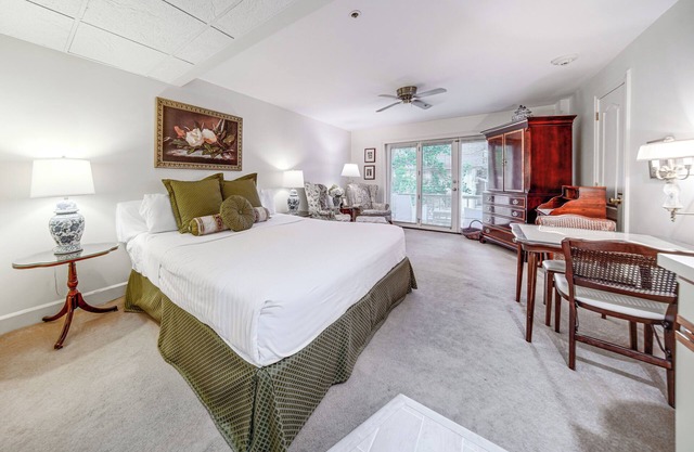 Ski + Shop: Newly Renovated Chautauqua Lake Studio