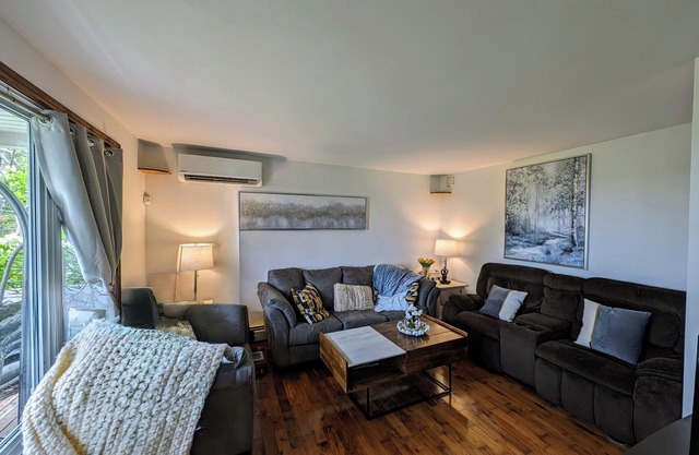 Experience Coastal Serenity at Our Cozy Belfast Oasis!