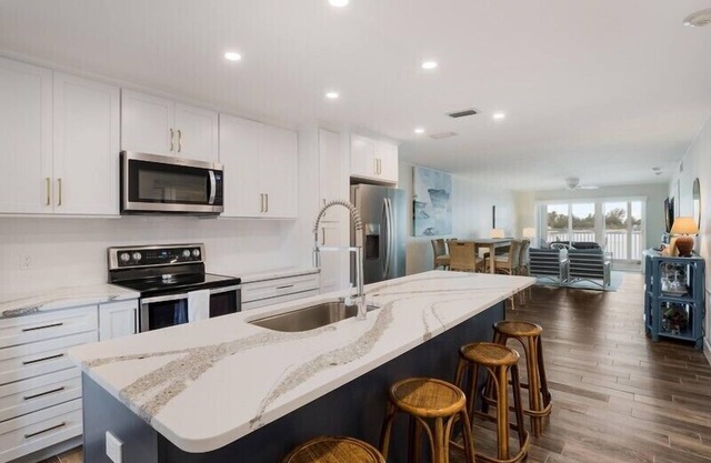 Experience coastal living in this spacious 2-bedroom, 2-bathroom condo with stunning Gulf views.