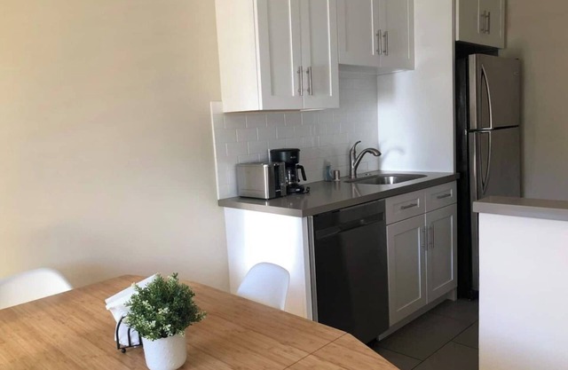 Experience comfort and convenience in this charming 1-bedroom apartment