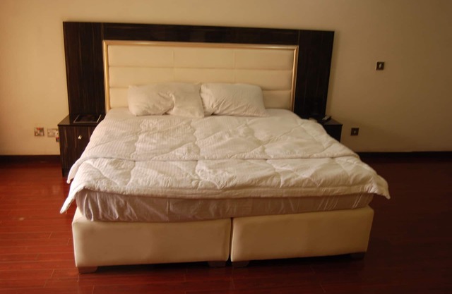 Erleben Sie das Comfort @ Kings Court Hotel in Abuja. Gute Lage, gutes Personal, gute Zimmer