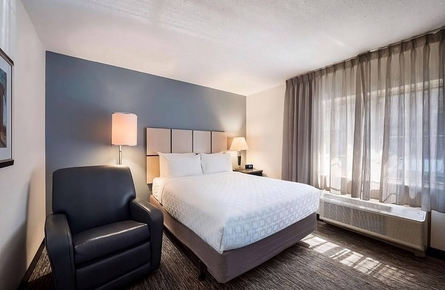 Experience Convenient Stay in North Olmsted! Pet-Friendly Unit, w/ Kitchenette